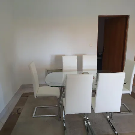 Apartment Apartman Stanic Mandre